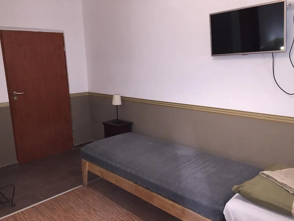 Elvis Guesthouse Budapest 2*,