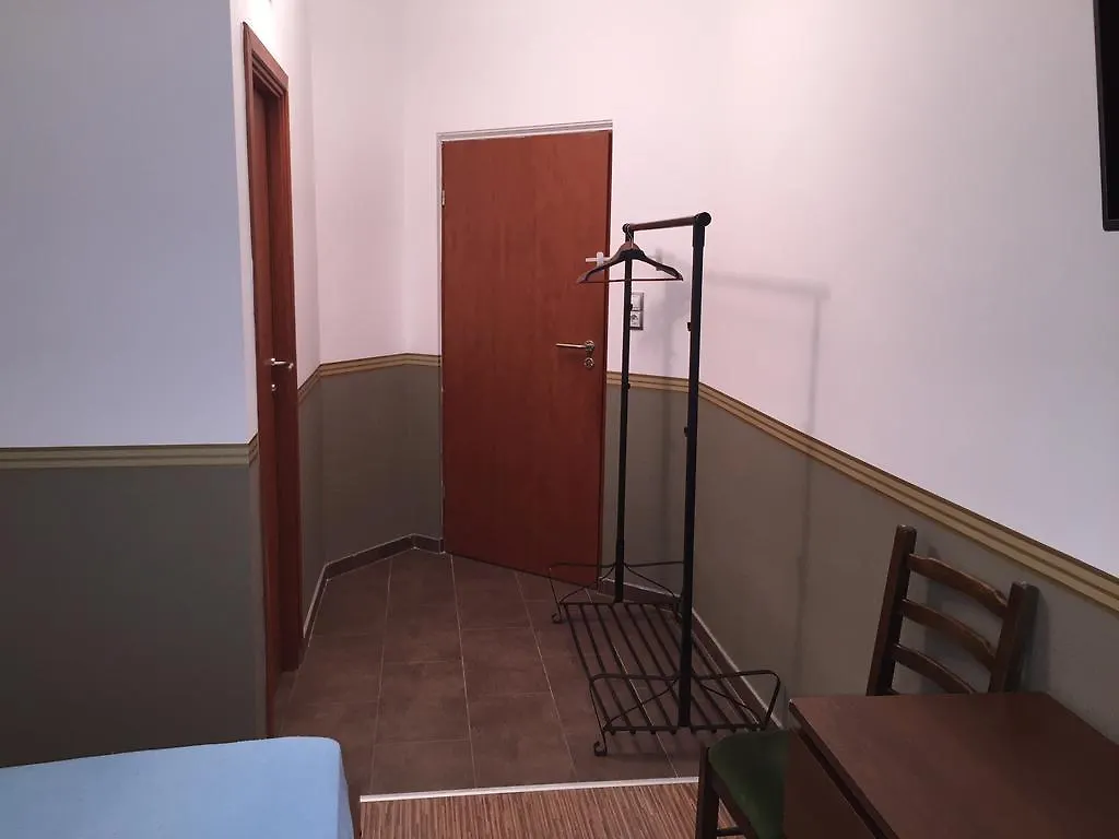 Elvis Guesthouse Budapest